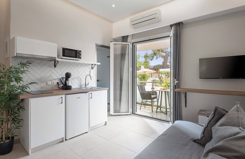 Yenion House | Captain's Seafront Apartments