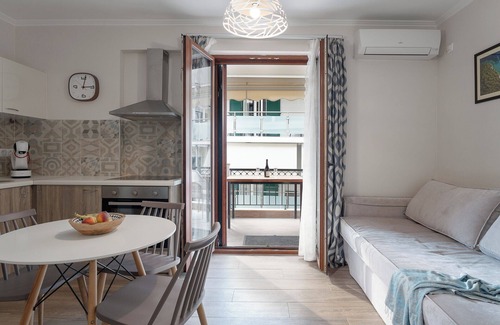 Yenion House | Captain's Seafront Apartments