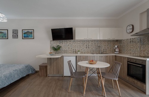 Yenion Apartment | Captain's Seafront Apartments