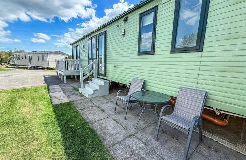Skegness Resort | Caravan with decking at Southview Park ref 33059V