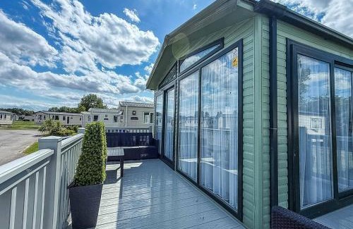 Skegness Resort | Caravan with decking at Southview Park ref 33059V