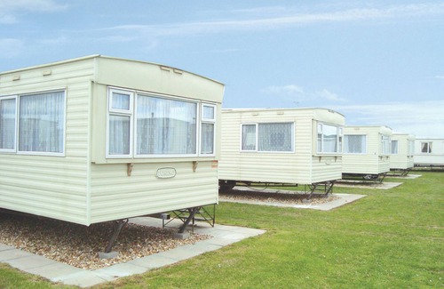 Chapel Saint Leonards House | Caravan with one double and one twin.