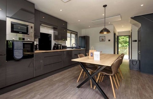 Looe Cabin | Cardinham Lodge (3 bedroom - max 6 occ) - VP8
