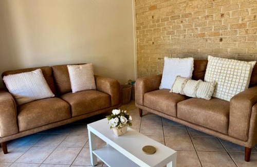 Brockman House | Carnarvon 3BR & 2BA Holiday House