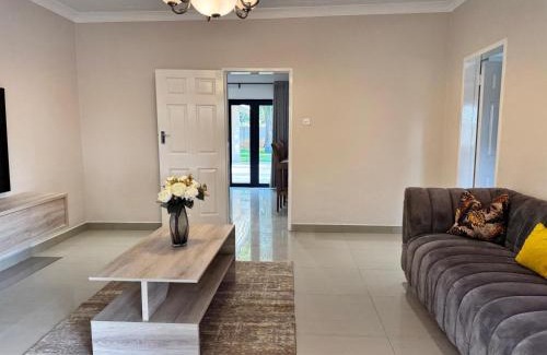 Harare Apartment | Casa 4 Bedroom house with Solar and Borehole water