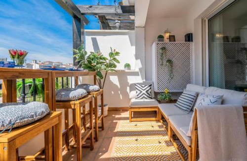 Roldan Apartment | Casa Albatros - Poolside Retreat