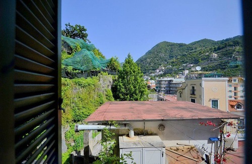 Minori House | Casa Alloro E: A welcoming apartment located in the center of Minori and a few meters from the sea.