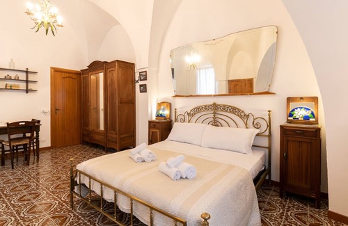 Old Town Cisternino Apartment | Casa Azalea by Typney