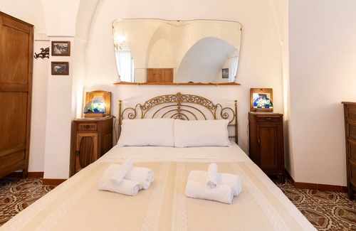 Old Town Cisternino Apartment | Casa Azalea by Typney