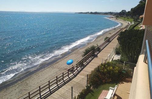 New Golden Mile Apartment | Casa Cachita-En 1ª línea de playa