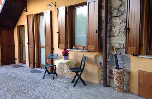 Arona Apartment | Casa Corte Alla Rocca