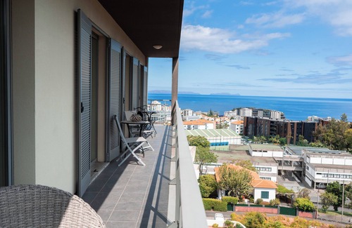 Sao Martinho Apartment | Casa da Baía – 3BR Bay Views