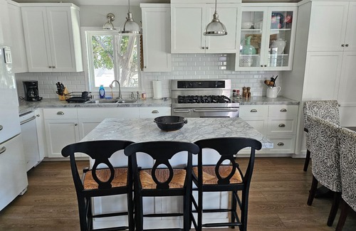 Lantern District House | Casa de la Ballena, back available on VRBO. Permit STR15-0329, walk to the beach