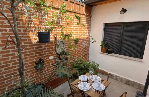 Pinheiros Villa | Casa de Tijolos com Churrasqueira Vila Fechada