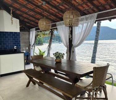 Ilha Grande House | Casa de veraneio com deck em Passa Terra, Ilha Grande