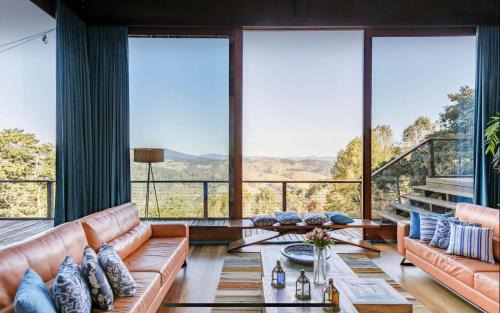Campos do Jordao Villa | Casa de Vidro com vista Mantiqueira - Com Cafe e Staff