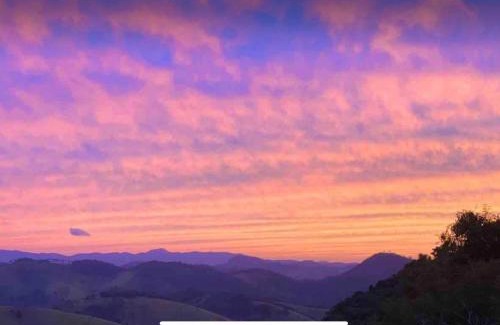 Campos do Jordao Villa | Casa de Vidro com vista Mantiqueira - Com Cafe e Staff