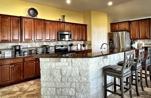 Canyon Lake House | Casa Del Sol - Sleeps 10 - Fiber WiFi - 4 min. from Comal Park.