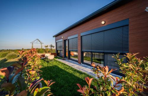 Sinteu House | Casa Deluxe in Sinteu - intersectia intre modern si linistea naturii
