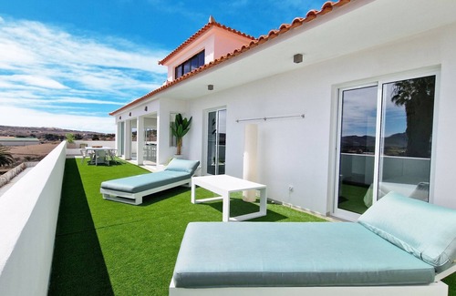 Vila Baleira House | Casa do Pico by LovelyStay