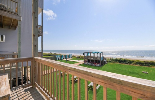 Port Bolivar Condo | Casa Dora - Pool, Games, & Beachfront Fun!