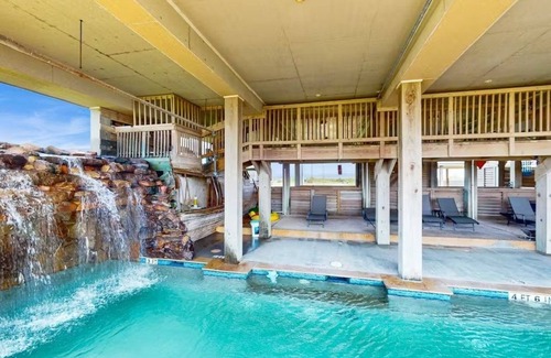 Port Bolivar Condo | Casa Dora - Pool, Games, & Beachfront Fun!