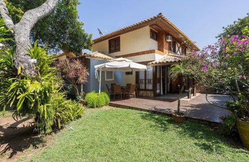 Praia Rasa House | Casa em Búzios: 3 Quartos, Varanda e Garagem |VF32