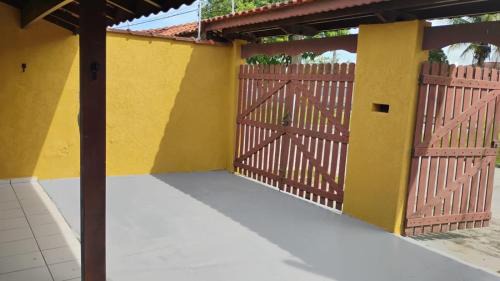 Jardim Britania House | Casa em Caraguá, uma quadra da praia com ar