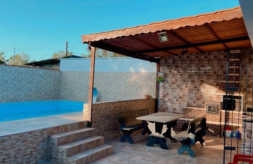 Peruibe House | Casa espaçosa, com piscina e churrasqueira.