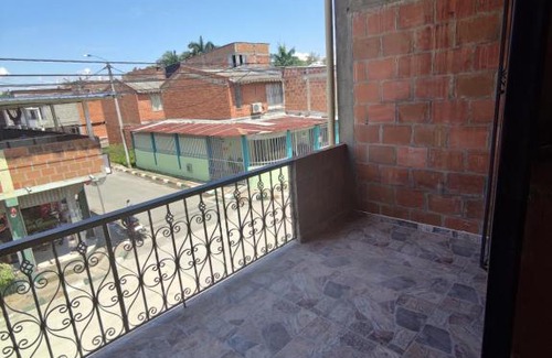 Candelaria House | Casa Familiar Robles