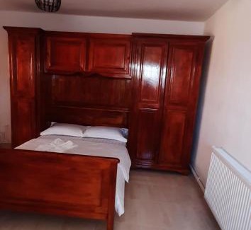 Curtea De Arges Apartment | Casa Florilor