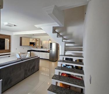 Tabuleiro House | Casa Grande com Churrasqueira e Vaga para 2 carros