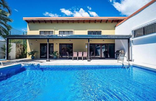 Jaco House | Casa Gris in Jaco