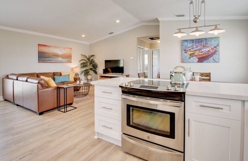 Sugarloaf Shores House | Casa Jamaica 3 bedroom Home close to Key West, with a pool on a boating canal
