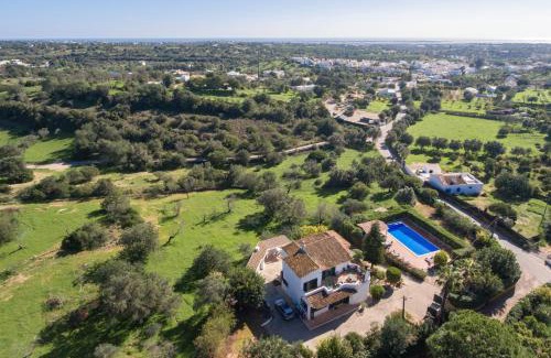 Quelfes Villa | Casa Josephine by Portucasa