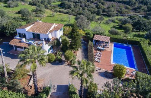 Quelfes Villa | Casa Josephine by Portucasa