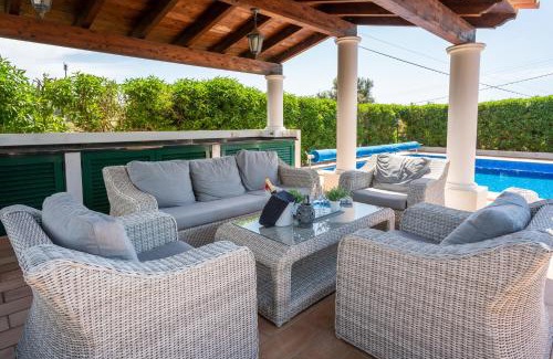 Quelfes Villa | Casa Josephine by Portucasa