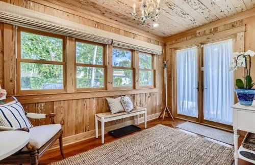 Flamingo Parks House | Casa las Flores - Stroll to Arts District from Cozy West Palm Cottage