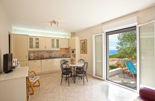 Porticciolo Apartment | Casa le Sureau air-conditioned apartment with sea-view terrace
