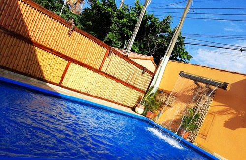 Jardim Santa Tereza House | Casa linda com Piscina e Jogos, pertinho da Praia