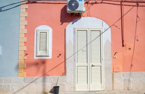 Trinitapoli House | Casa Lucia – Two-room apartment with double bed, single bed, and baby cot