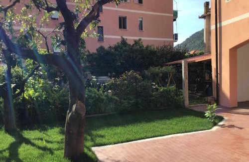 Finalborgo House | CASA LUIGIA ROOMS MTB in FINALBORGO Bike room tour ebike trekking