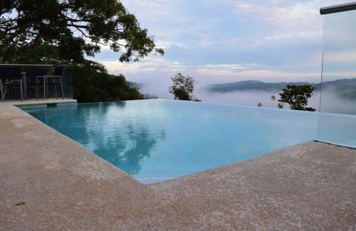 Altos del Maria House | Casa Moderna con Piscina Climatizada Altos del María