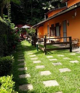 Camburi House | Casa na praia de Camburi em condomínio com piscina