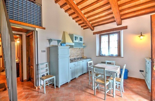 Montefiascone House | Casa Nocetta C: A characteristic and welcoming apartment that is part of an ancient country house surrounded by the greenery, with Free WI-FI.