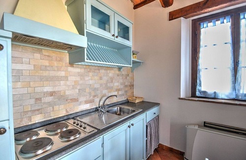 Montefiascone House | Casa Nocetta C: A characteristic and welcoming apartment that is part of an ancient country house surrounded by the greenery, with Free WI-FI.