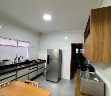 Balneario Santa Eugenia House | Casa nova na praia com piscina - Mongaguá