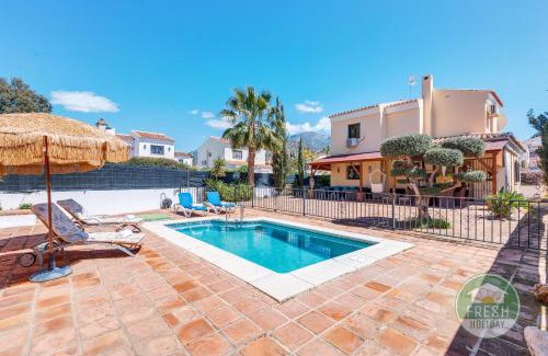 Alcaucin House | Casa Perez - family home with pool