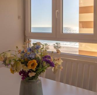 Cadiz Apartment | Casa Ros-PLAYA free parking by Cadiz4Rentals