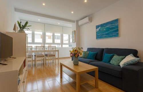 Cadiz Apartment | Casa Ros-PLAYA free parking by Cadiz4Rentals